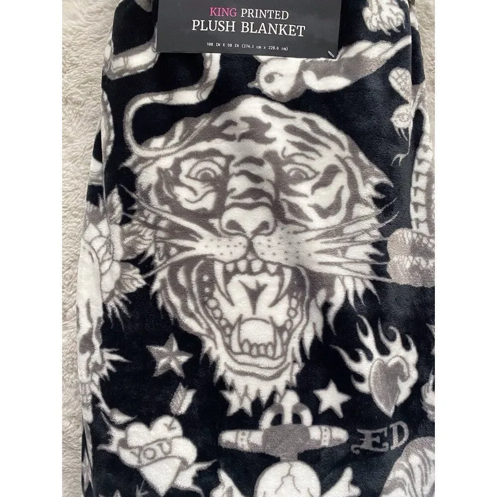 ED HARDY King Size PRINTED Soft Plush Blanket 108” x 90” TATTOO SKULLS Tiger NEW